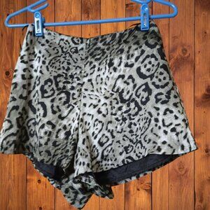 Love & Love Women's Small Zip Back Lined Cheetah Print Shorts Dressy Feminine